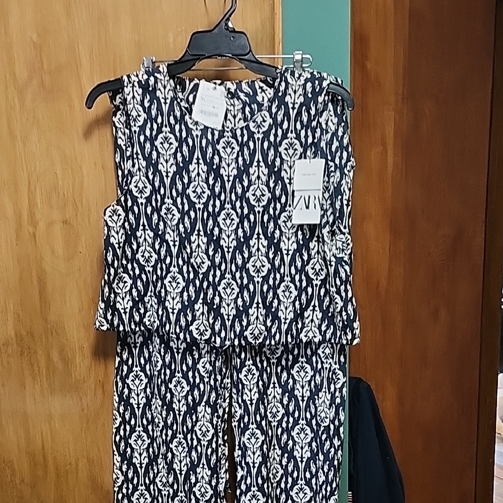 Zara Navy and White Printed Sleeveless (2) piece suit NWT
